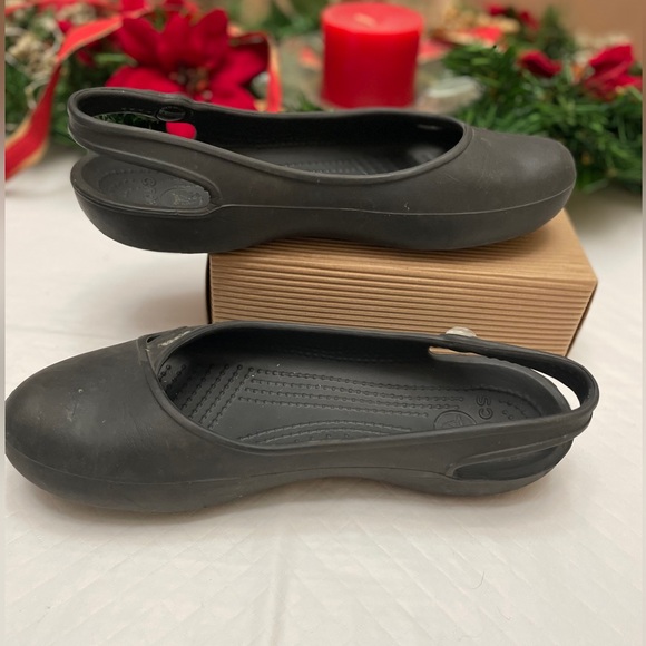 Crocs Size 7 Charcoal Coloured Slip-On Sandals. GUC - Picture 4 of 9